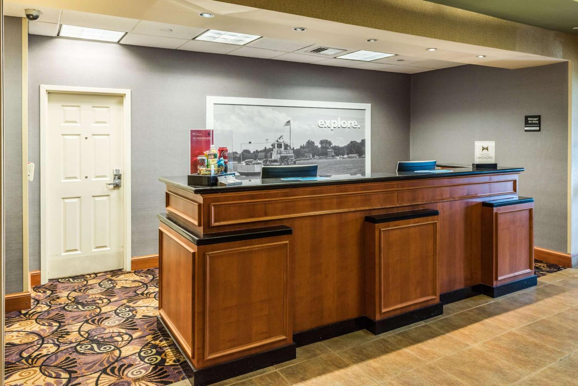 Hampton Inn Easton Bagian luar foto